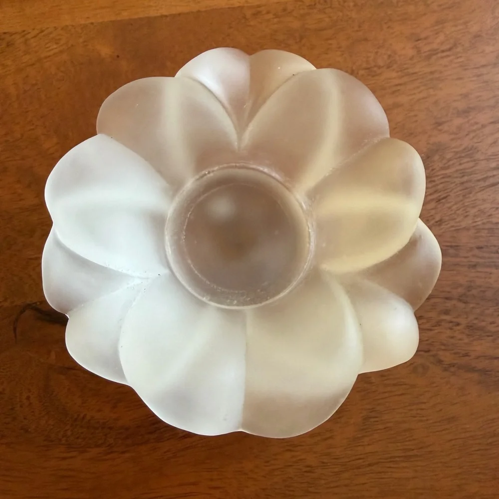 Illusions Frosted Glass Flower Candle Holder – Made in Italy 🇮🇹